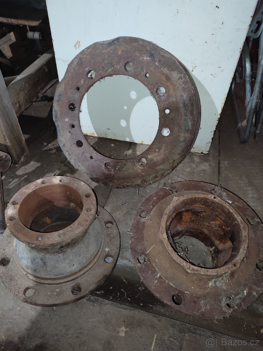 Prodám brzdový buben a náboje kol IFA w50