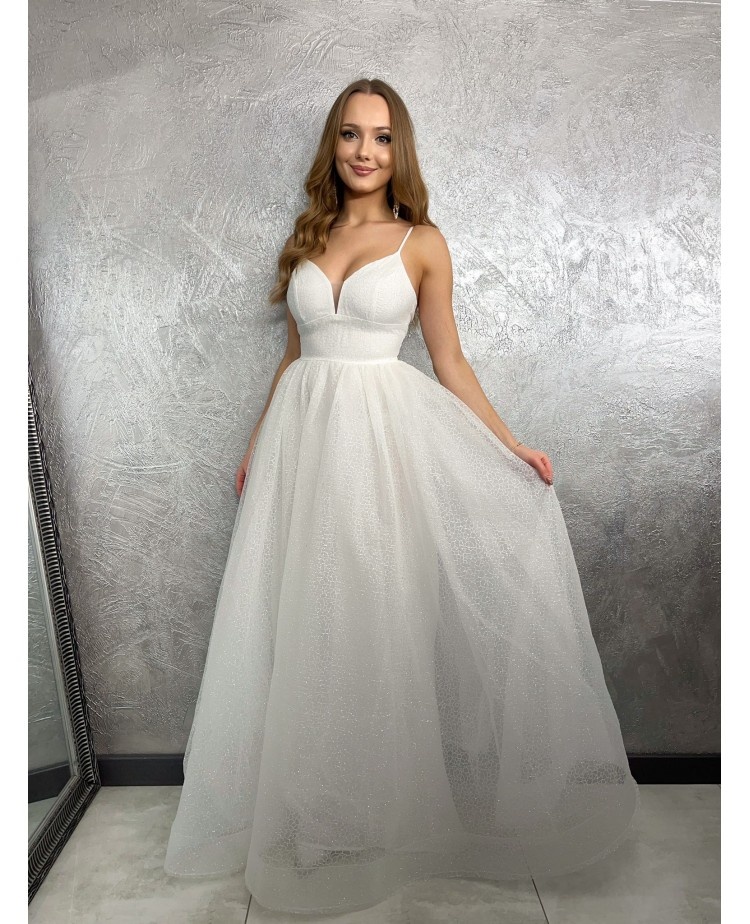 Třpytivé svatební nebo půlnoční šaty