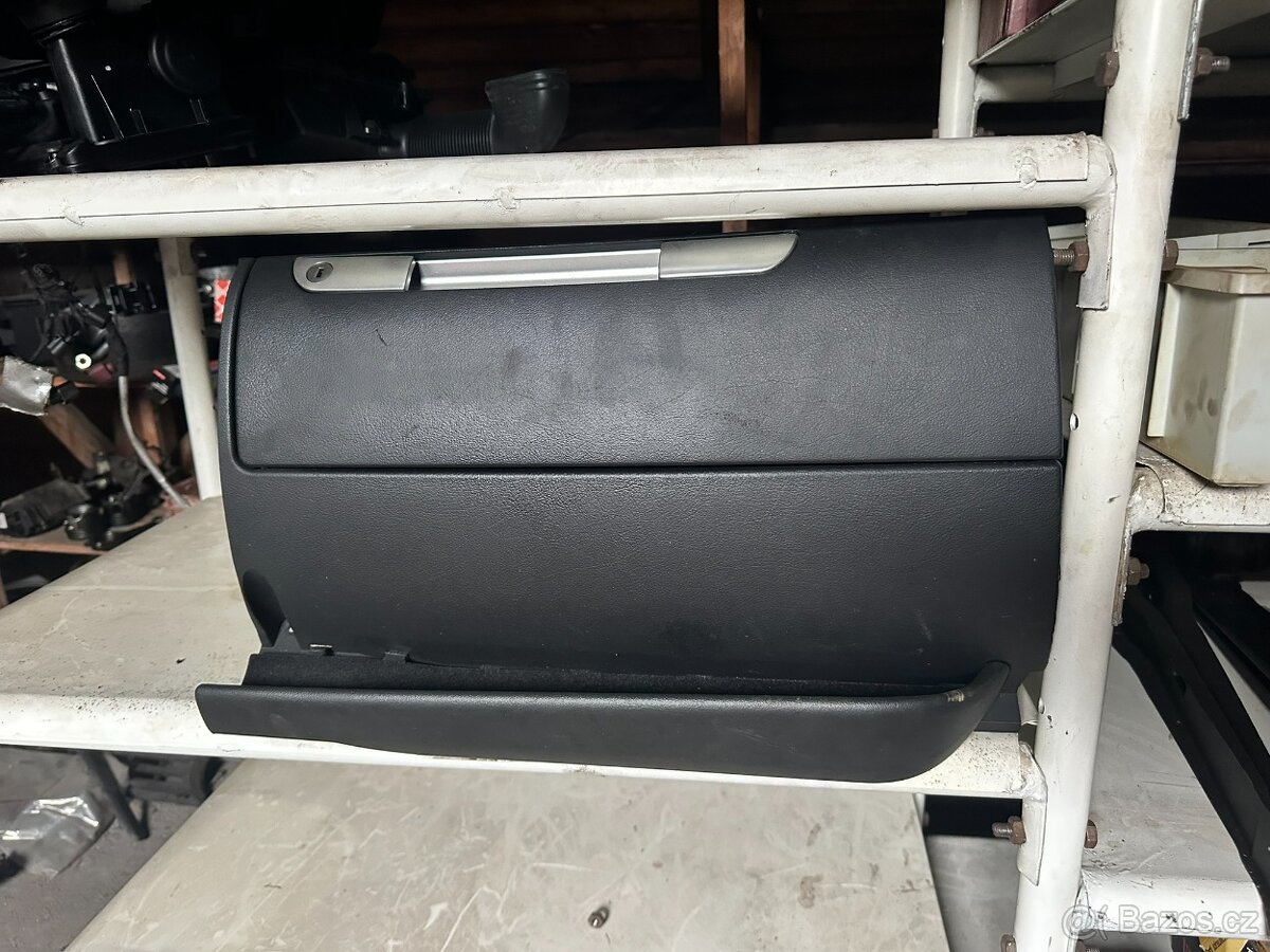 Audi TT 1 Náhradní díly 8N - přihrádka spolujezdce