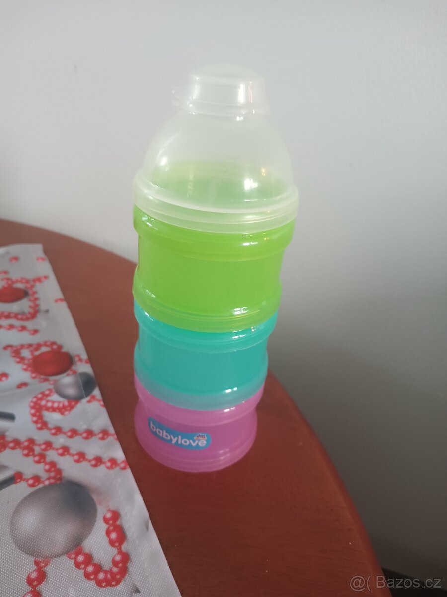 Dávkovač na umělé mléko