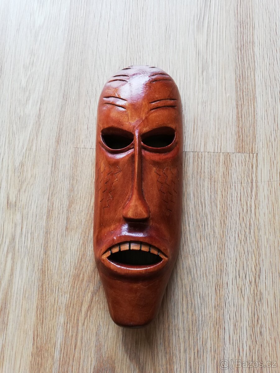 Dřevěná soška - vyřezávaná dekorace na zeď