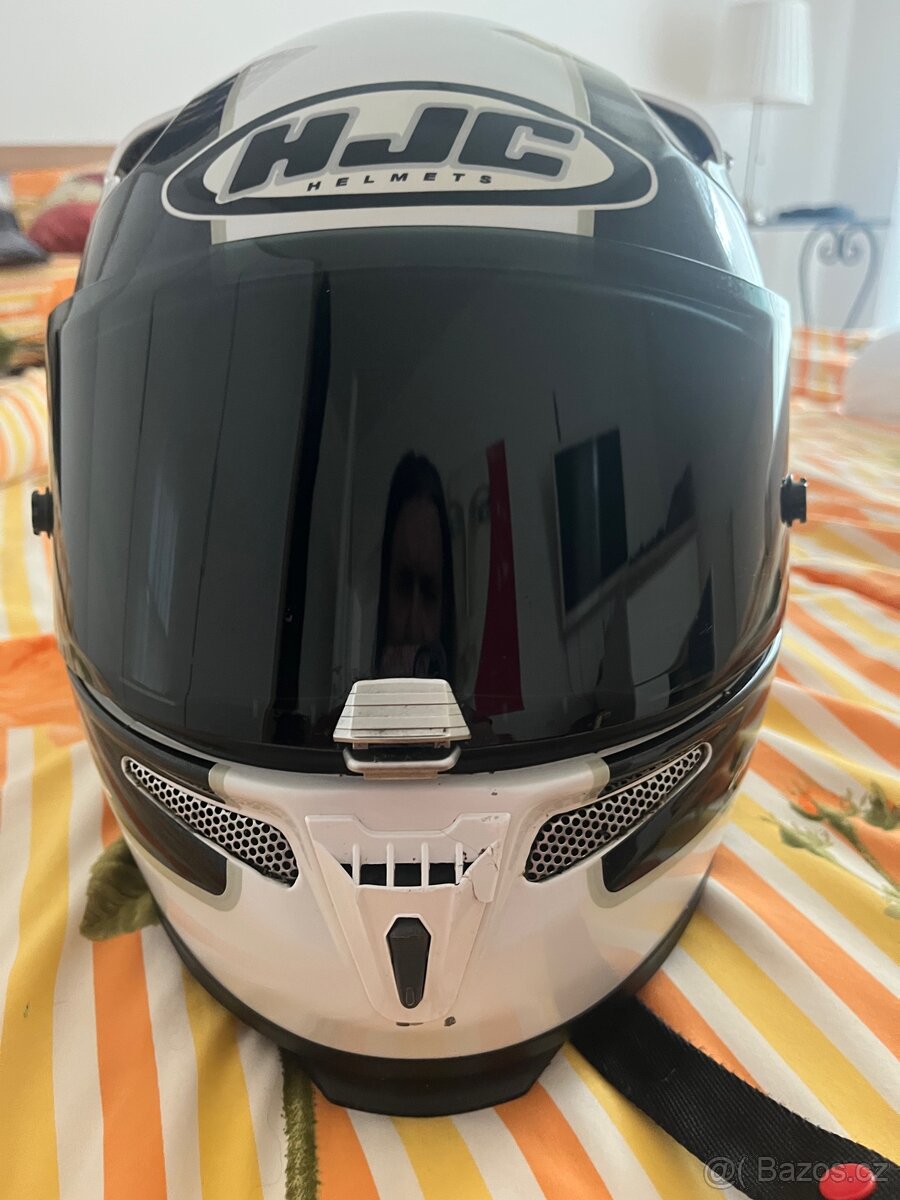Prodej helmy na moto HJC