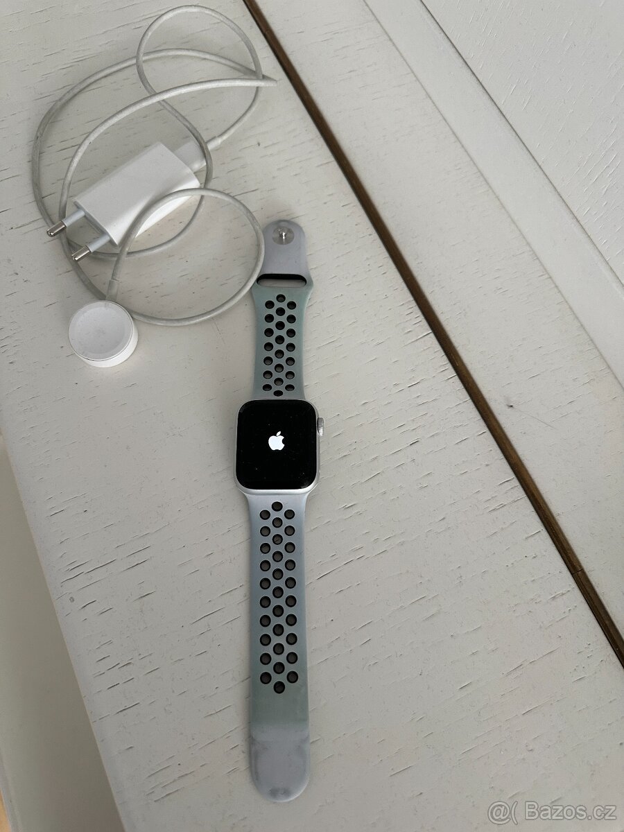apple watch NIKE S4 (40 mm)