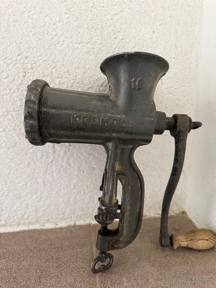 Historický litinový mlýnek na maso KOSMOS č. 10