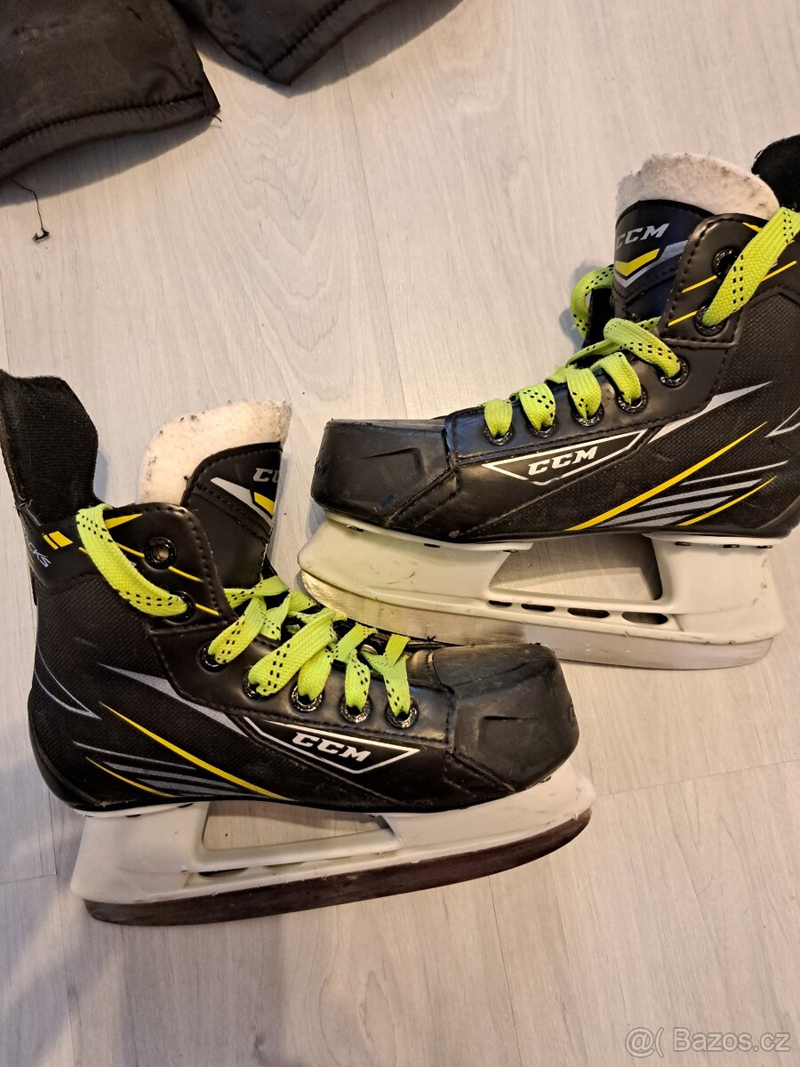 Hokejové brusle CCM Tacks velikost 32.