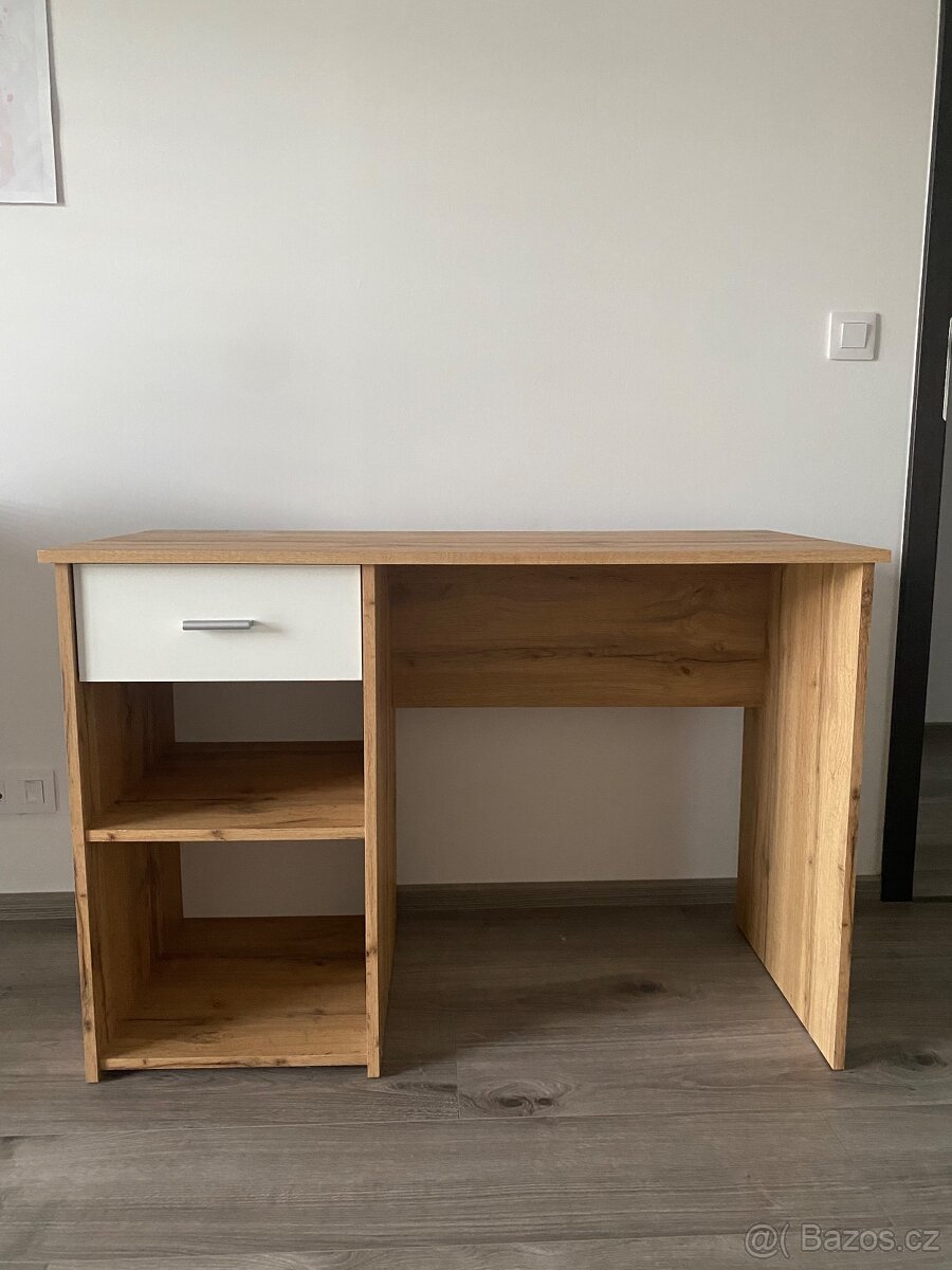 Psací stůl