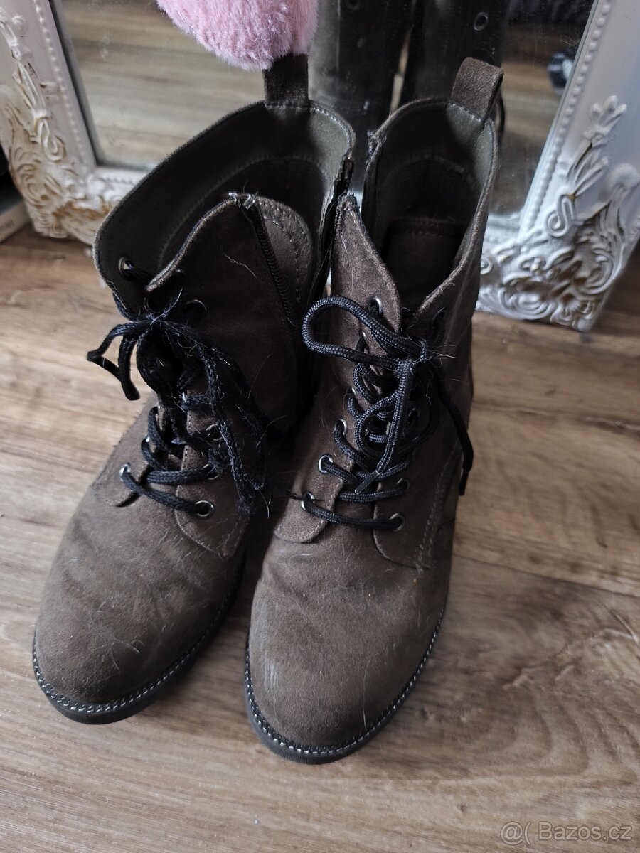 Kotníkové boty na zip