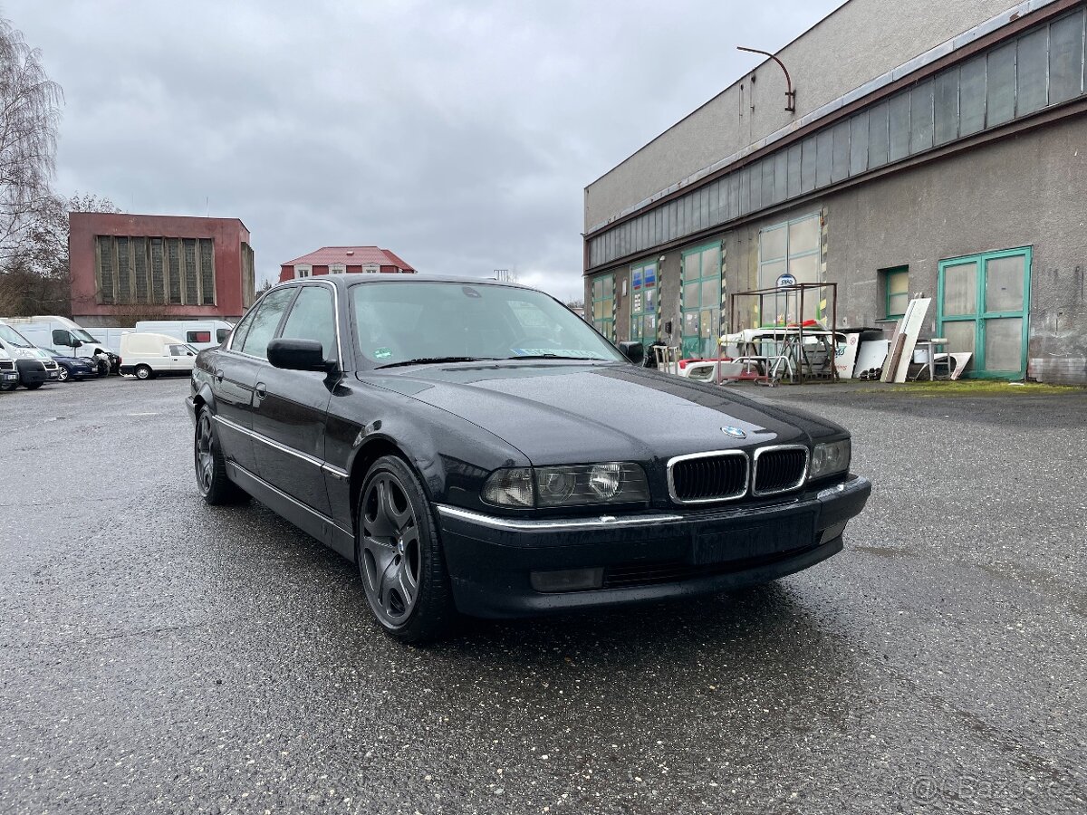 Bmw E38 735i manuál