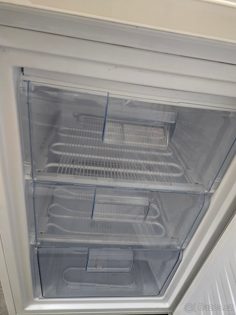 mrazák Amica 85cm