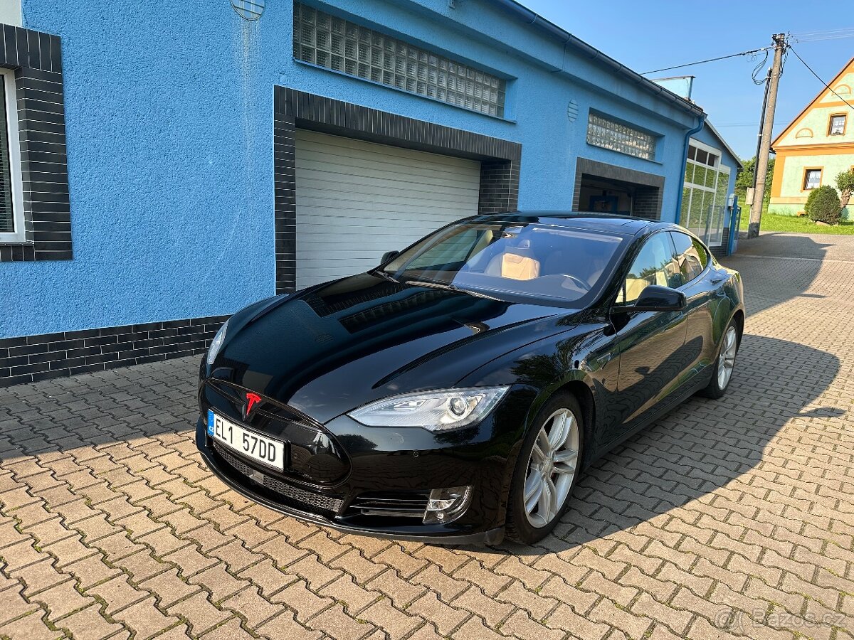 Tesla Model S, doživotní dobijeni zdarma