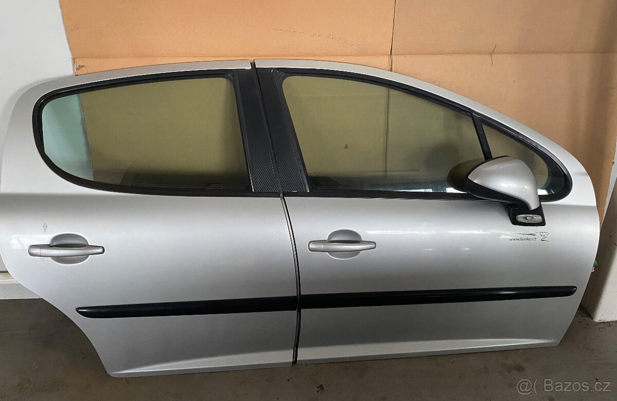 Prodám díly peugeot 207 hatchback