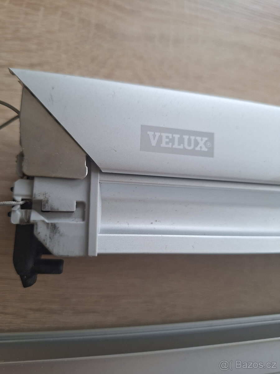 Zastiňovací roleta Velux do střešního okna M08, GGL