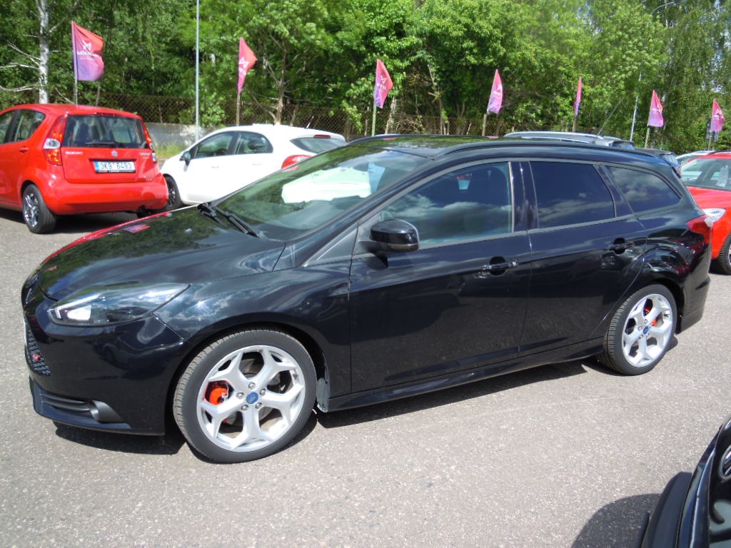 Ford Focus 2.0ST 184kw(250hp) r.v.5/2014