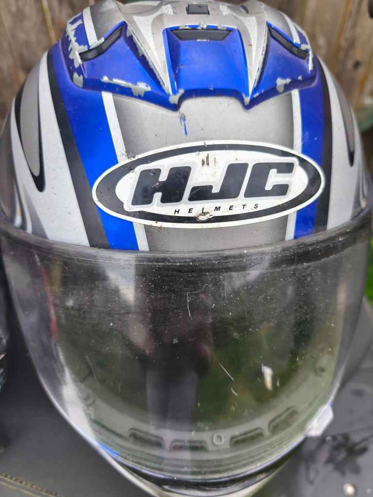 helma na motorku HJC