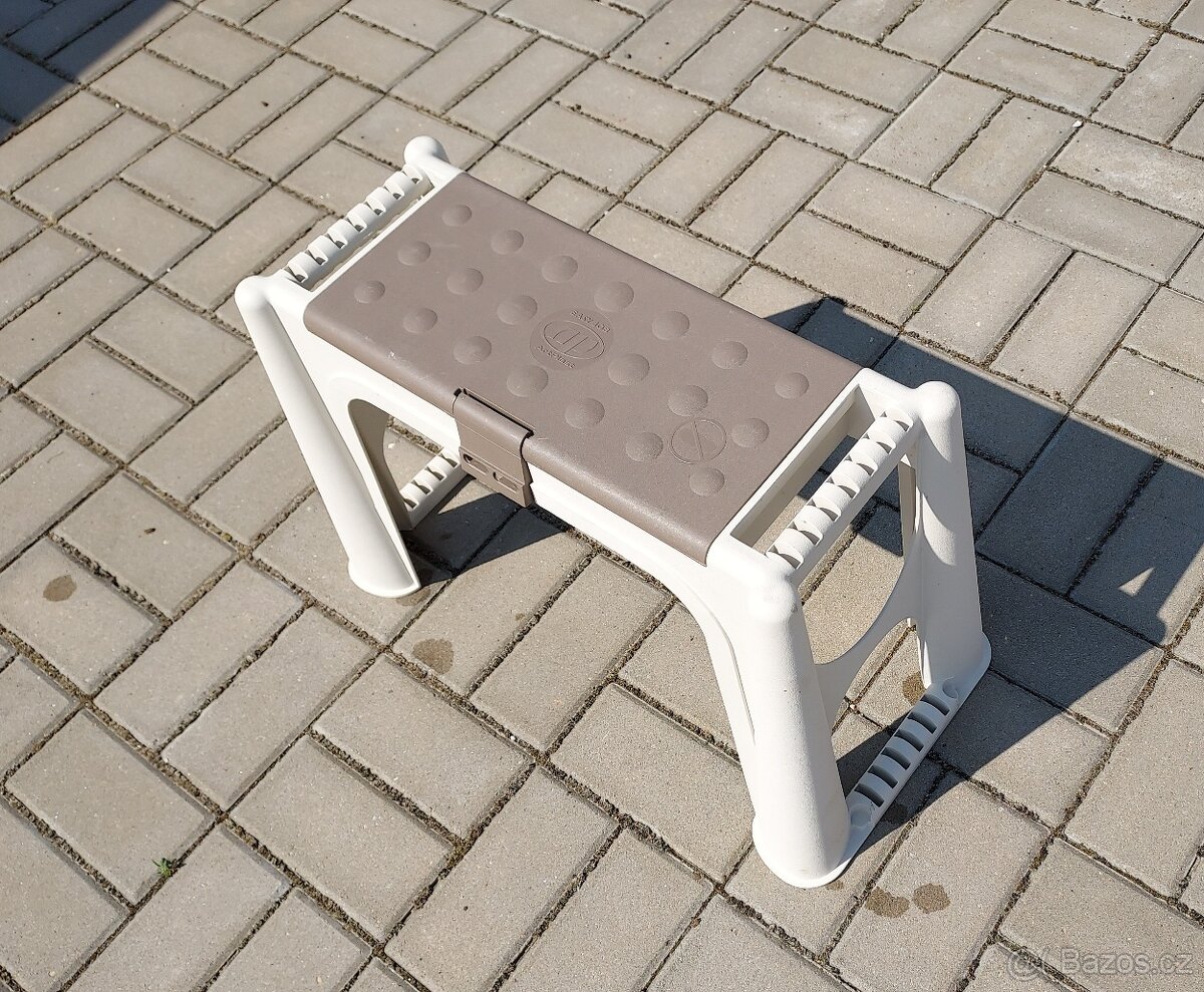 Zahradní židlička klekačka