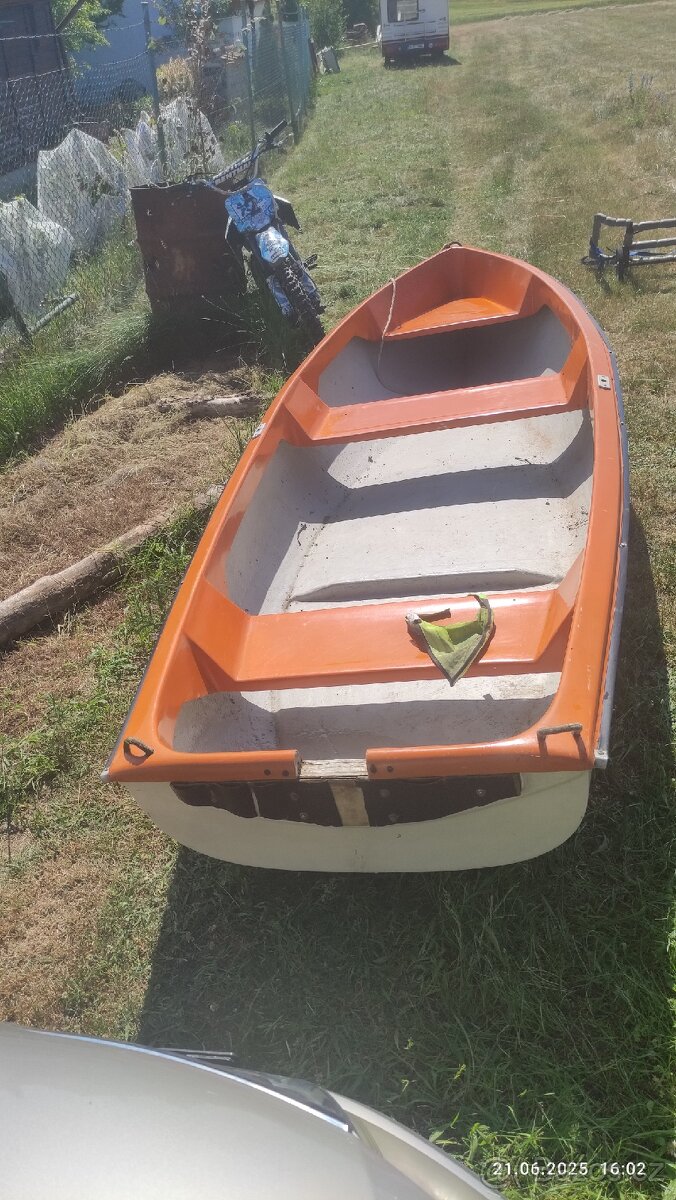 Loď + motor 2.5 Johnson. 3,5m/1,2m