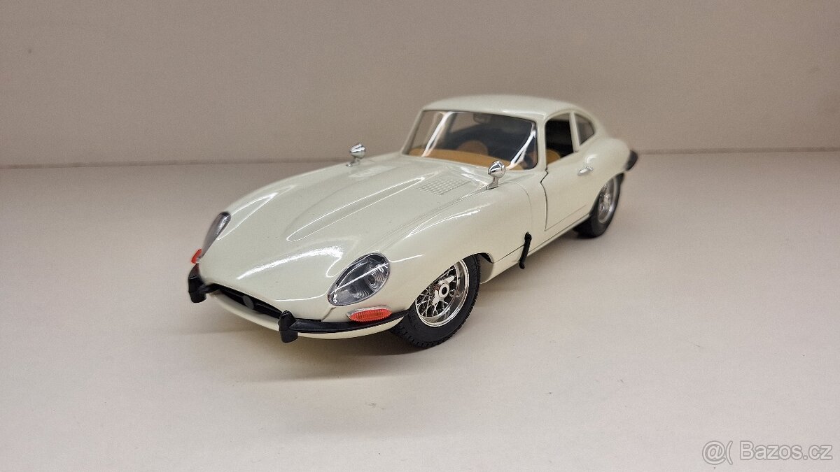 1:18 JAGUAR E COUPE, k