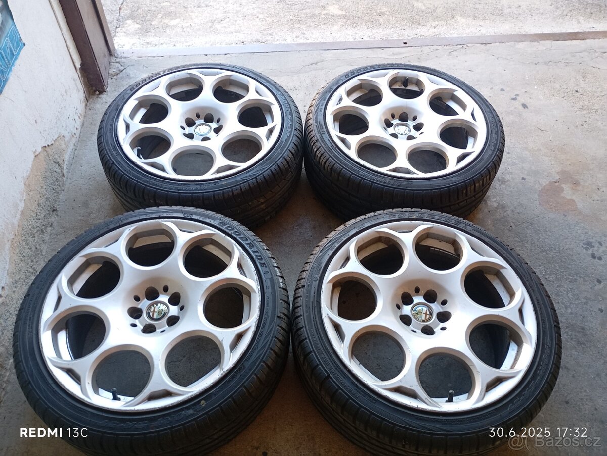 Alfa Romeo GT kola 5x98 originál