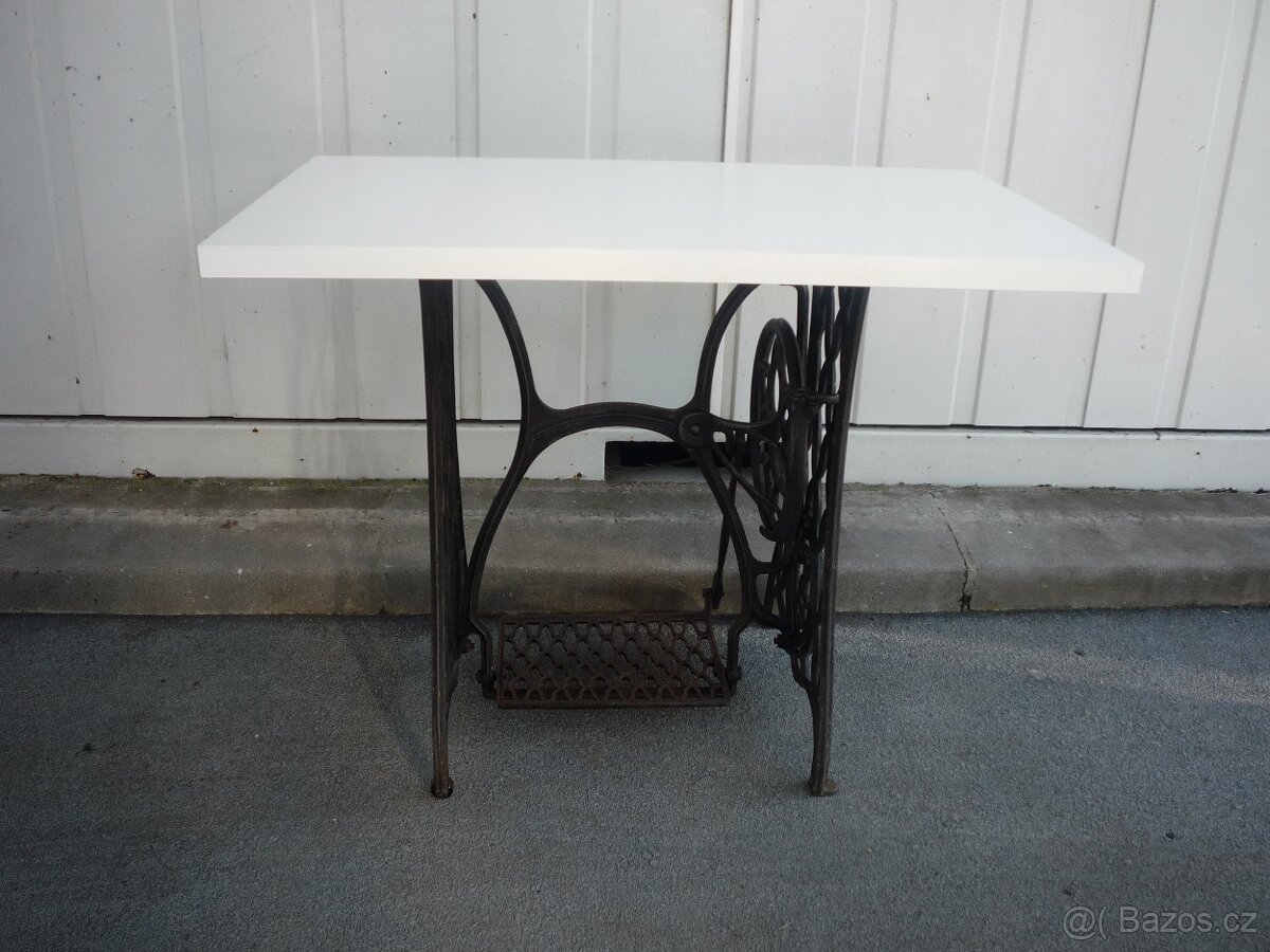 DESKA k šicímu stroji z IKEA