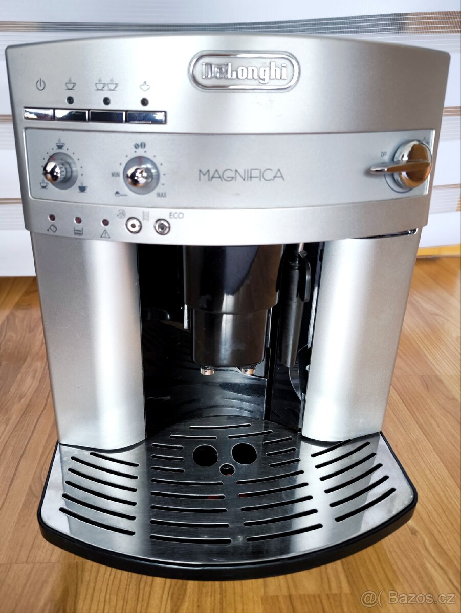 Automatický kávovar DeLonghi Magnifica