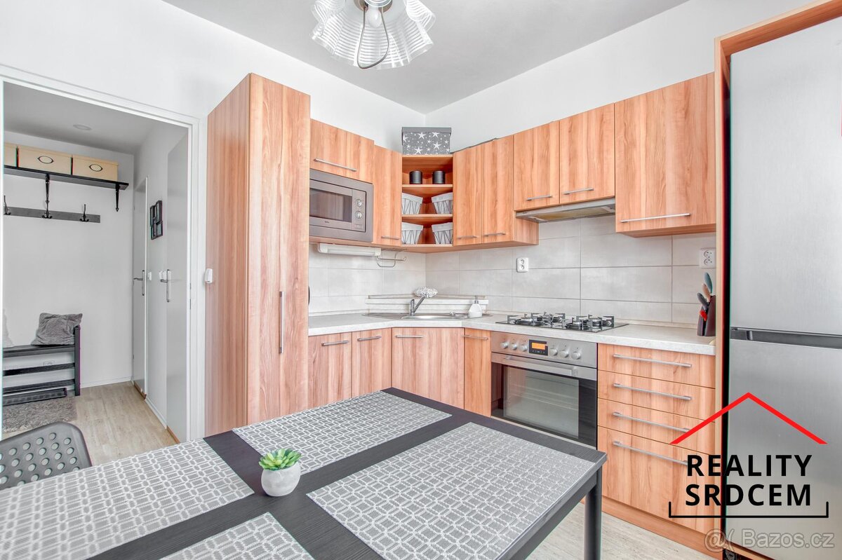 Pronájem moderního zařízeného bytu 1+1 s komorou, 39m2, ul.