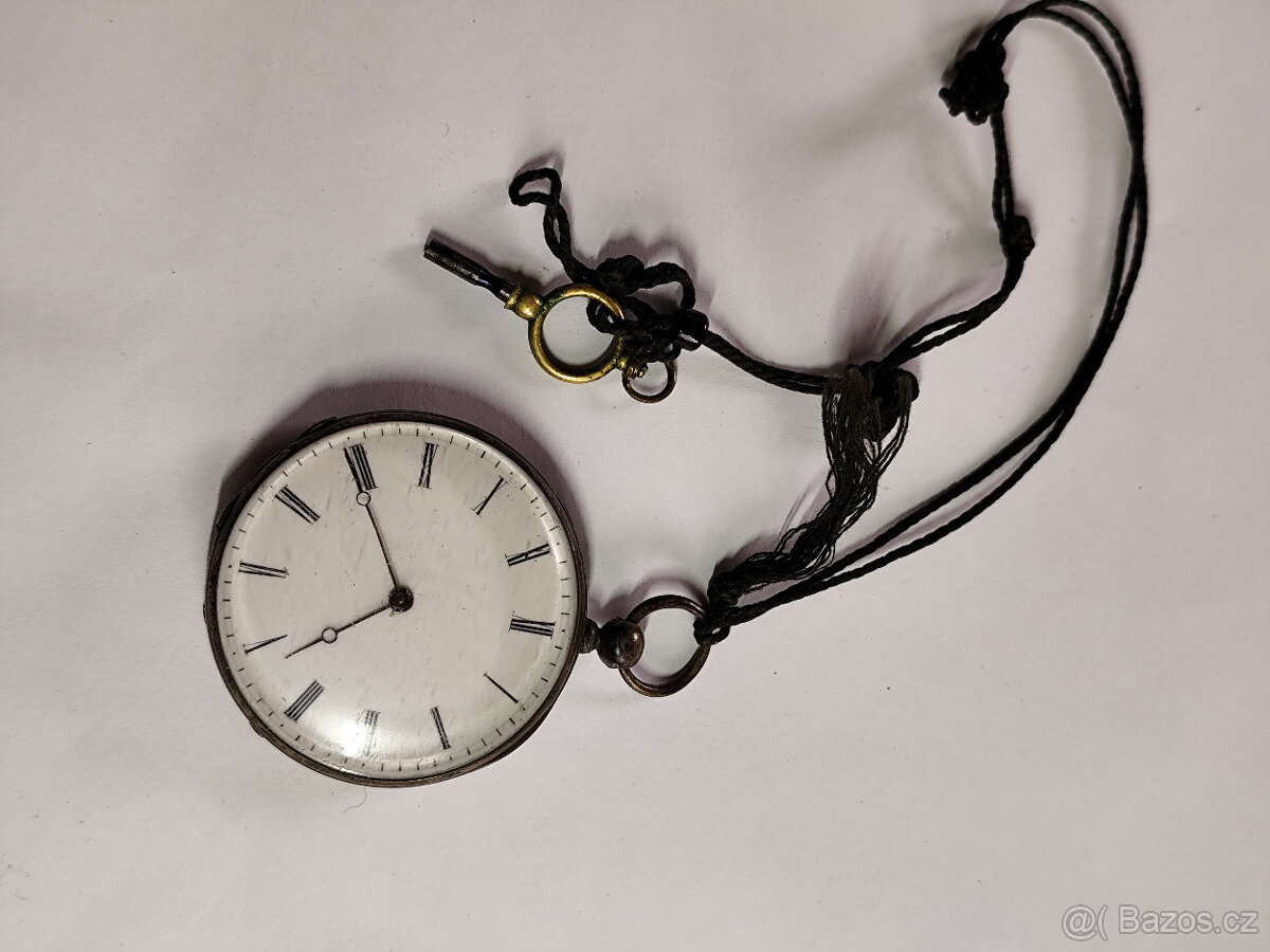 Stříbrné hodinky, funkční, 8 rubínů