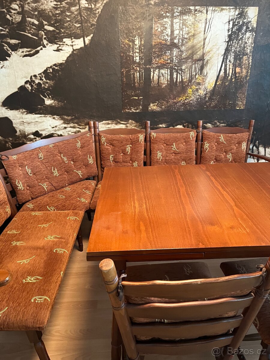 Jídelní rohova soustava