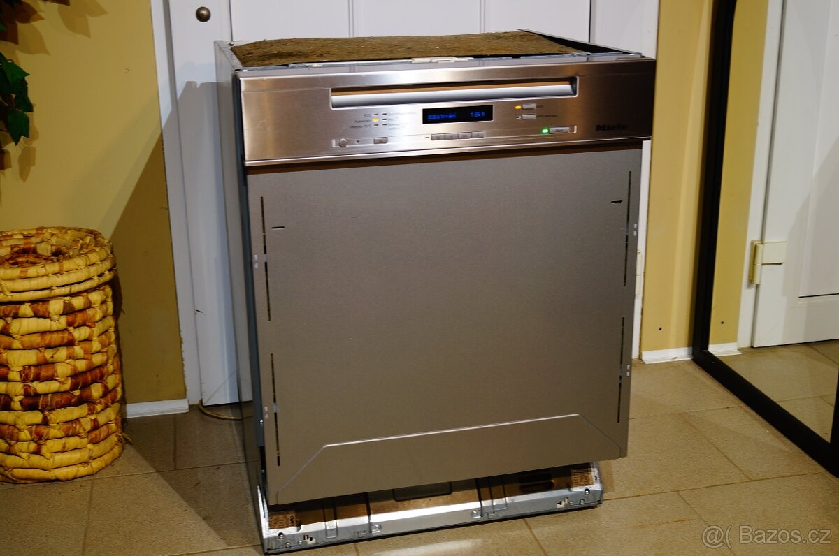 Miele vestavná myčka Miele G 6730 SCi, tři koše