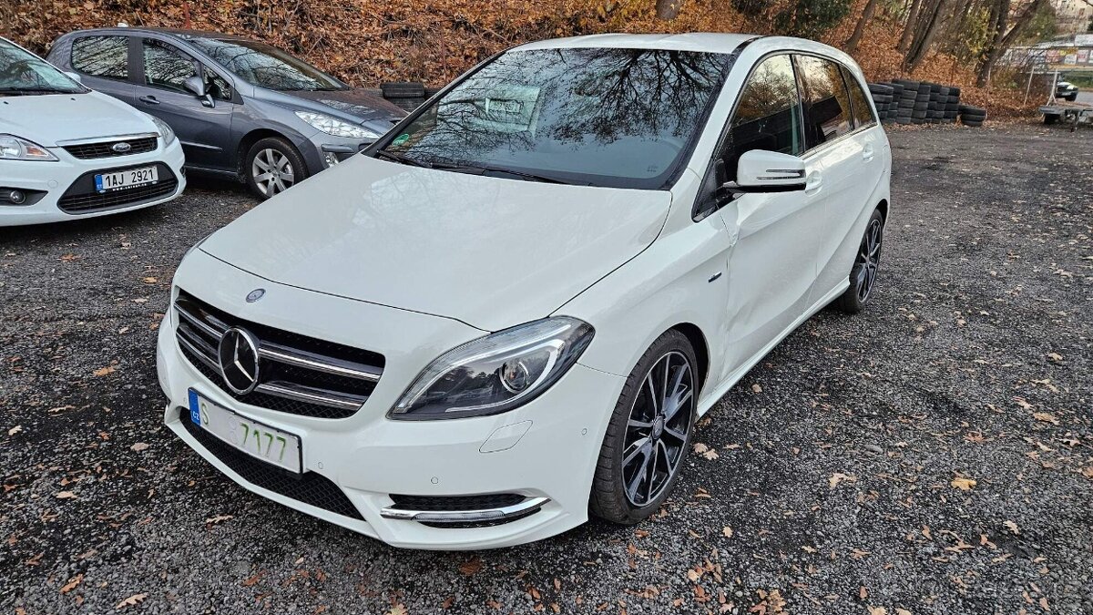 Mercedes Benz B 180, 2012, 99 tkm, xenony, navi, serviska