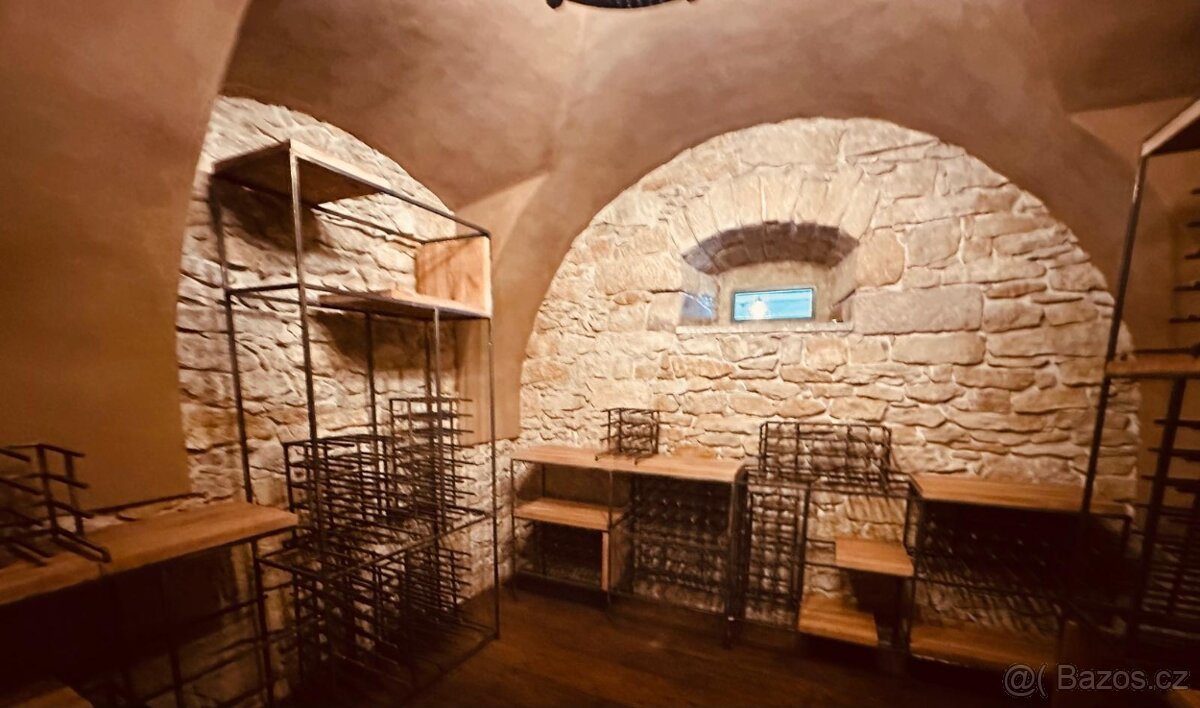 Vinné regály od kováře