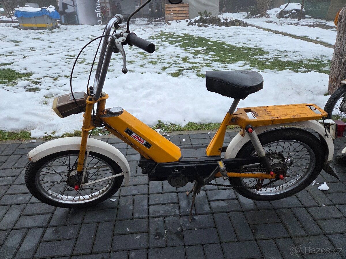 Babetta 207 s kartičkou, žlutá, zachovalá, s prsíčkama 10.