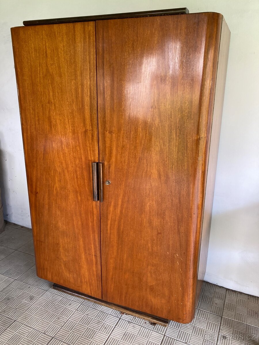 Šatní skříň retro