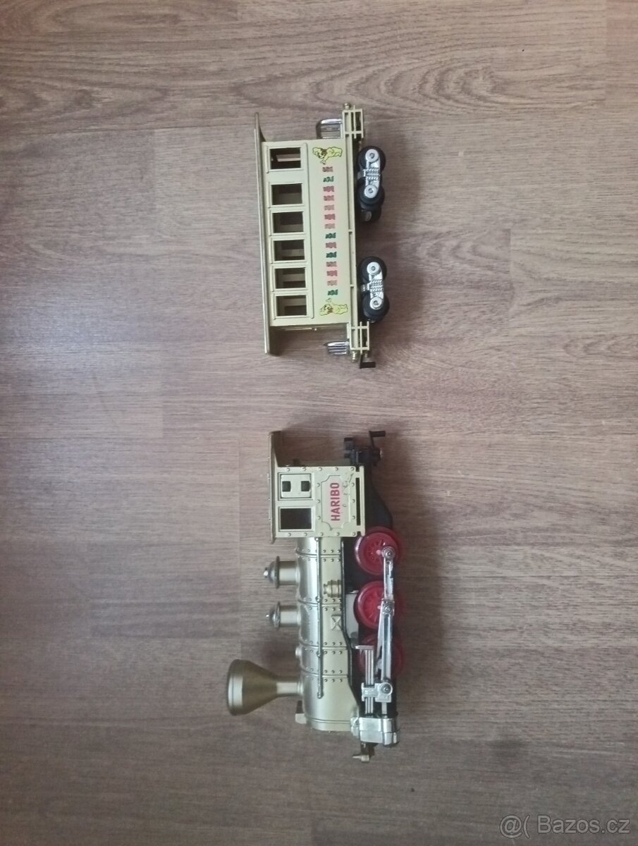 Starý sběratelský vláček HARIBO – lokomotiva + vagónek