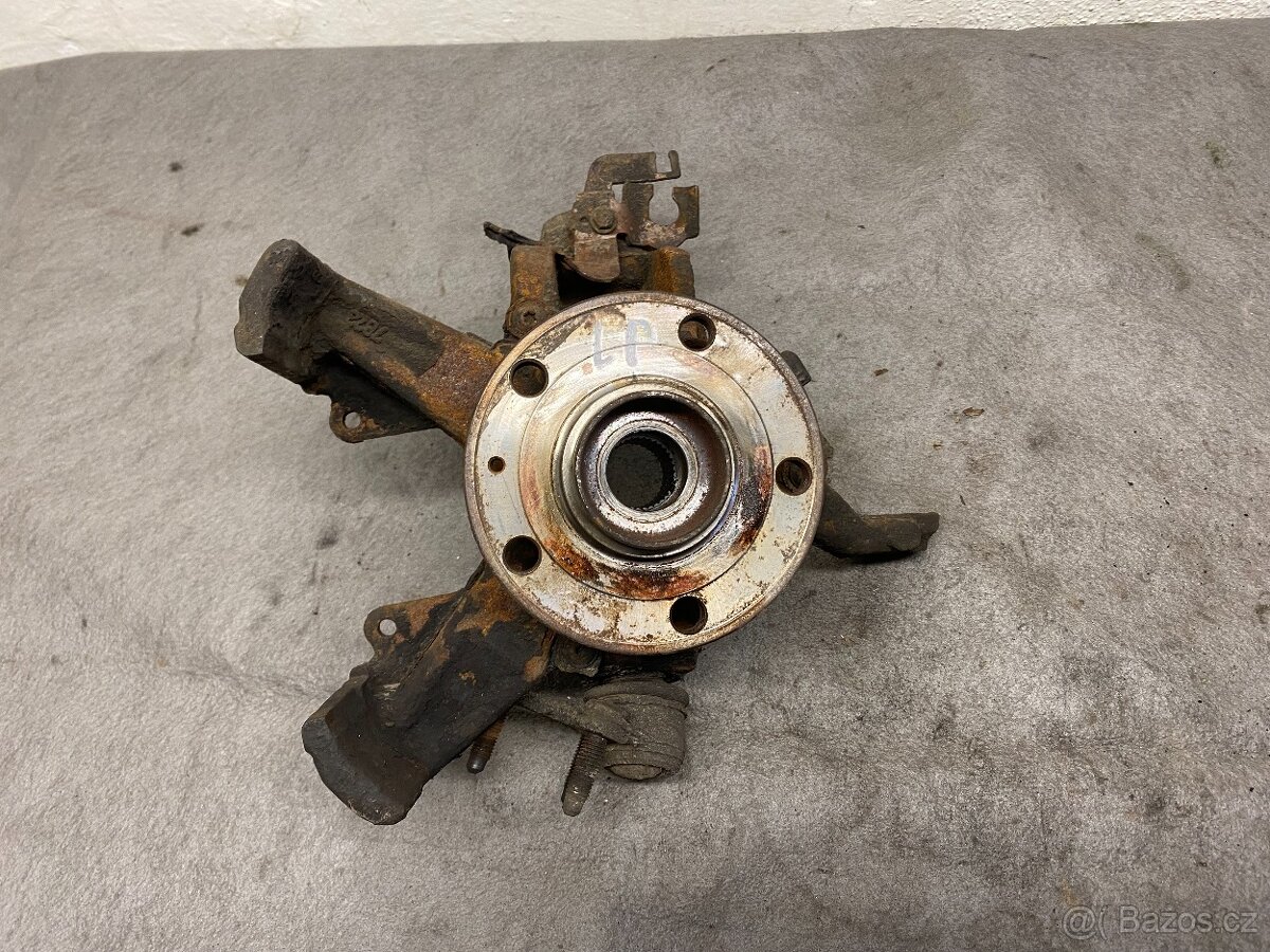 ŠKODA OCTAVIA 2 2004-2013 - LEVÁ PŘEDNÍ TĚHLICE MENŠÍ