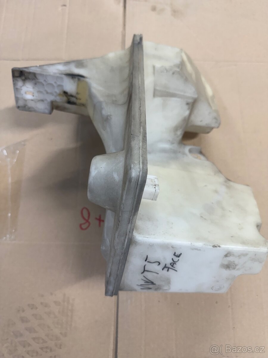 Vw T5 facelift nádobka ostřikovačů