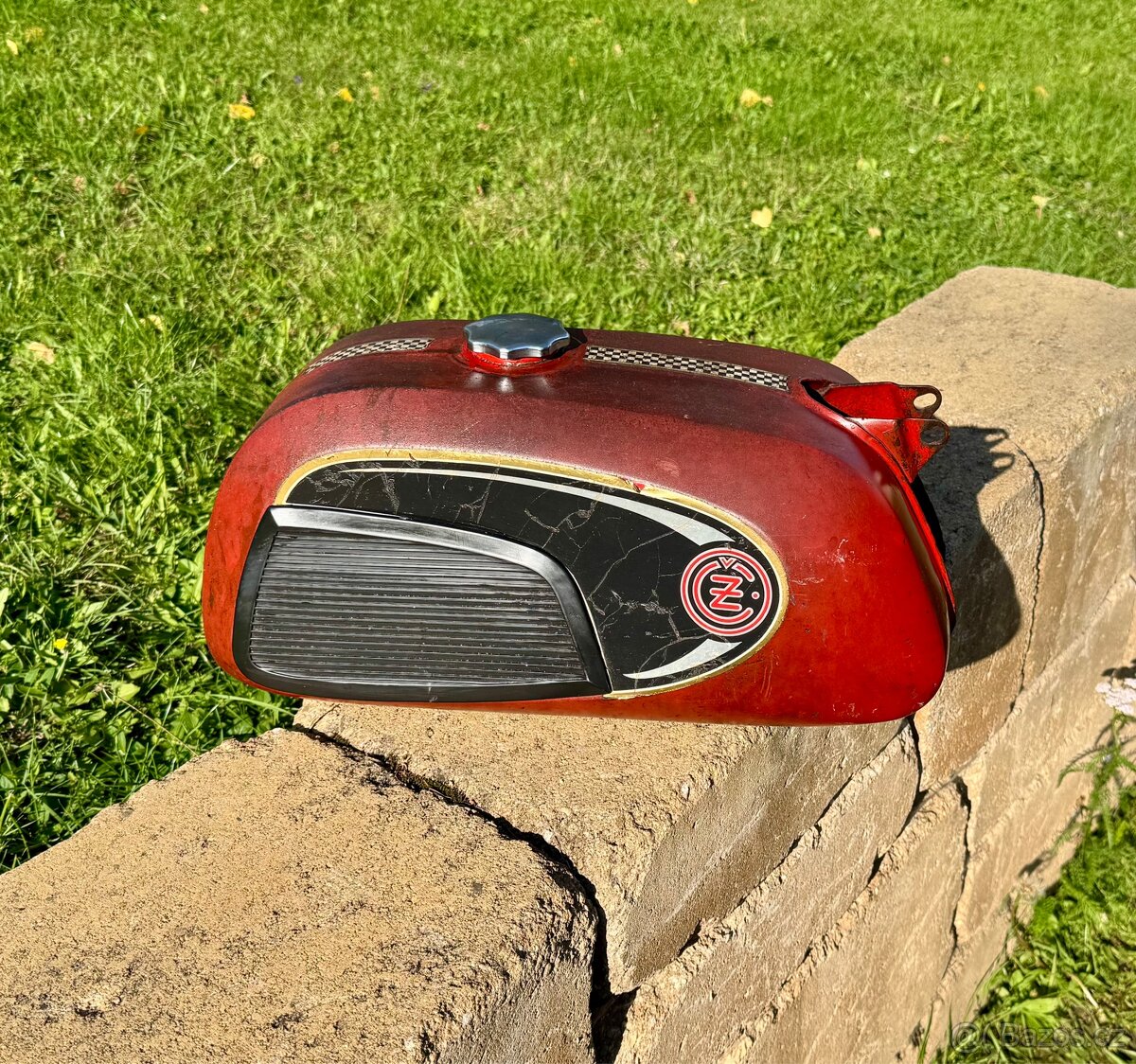 ČZ 125 175 - nádrž s víčkem