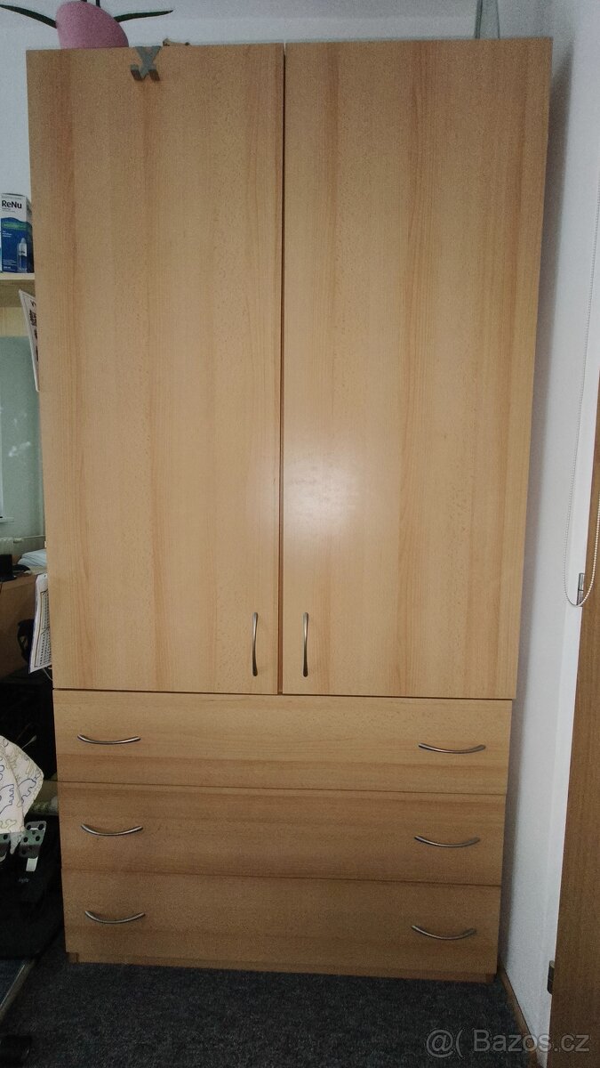 Prodám velkou šatní skříň s komodami