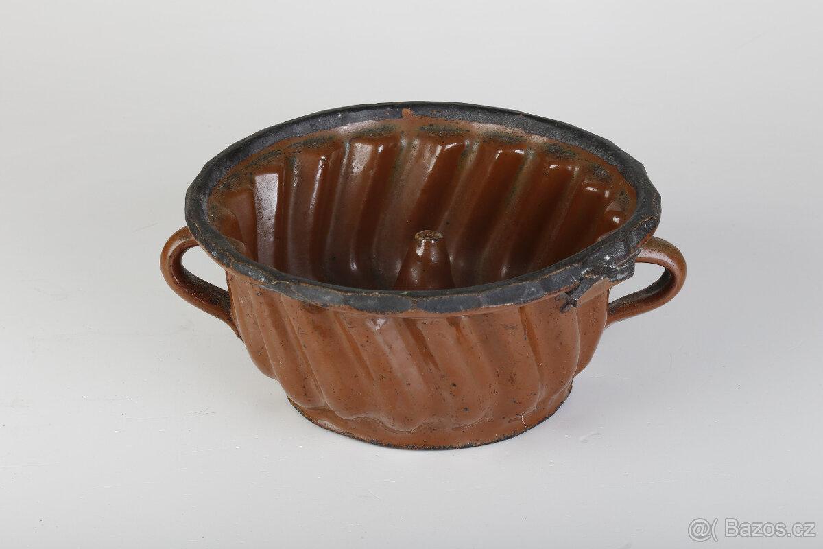 starožitná forma na bábovku