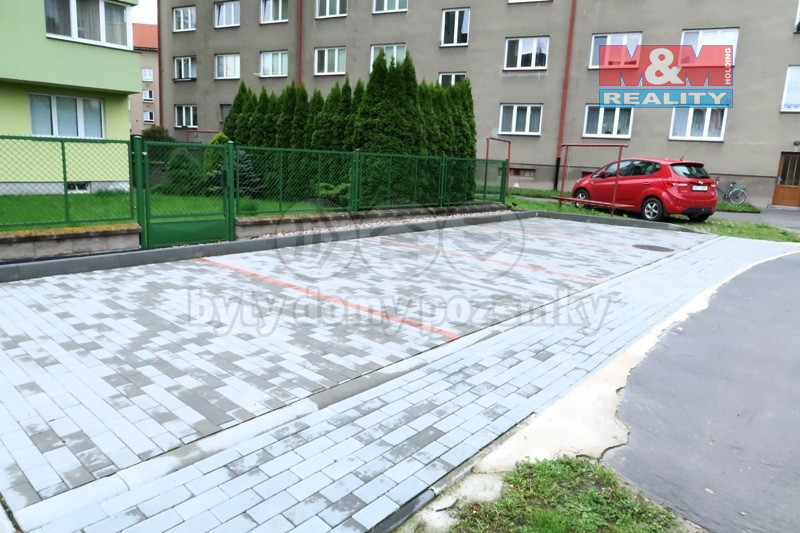 Pronájem garážového stání, 16 m², Pardubice - U Kostelíčka