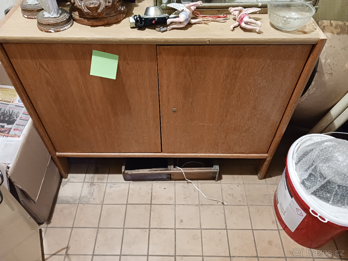 Komoda Skříňka Police