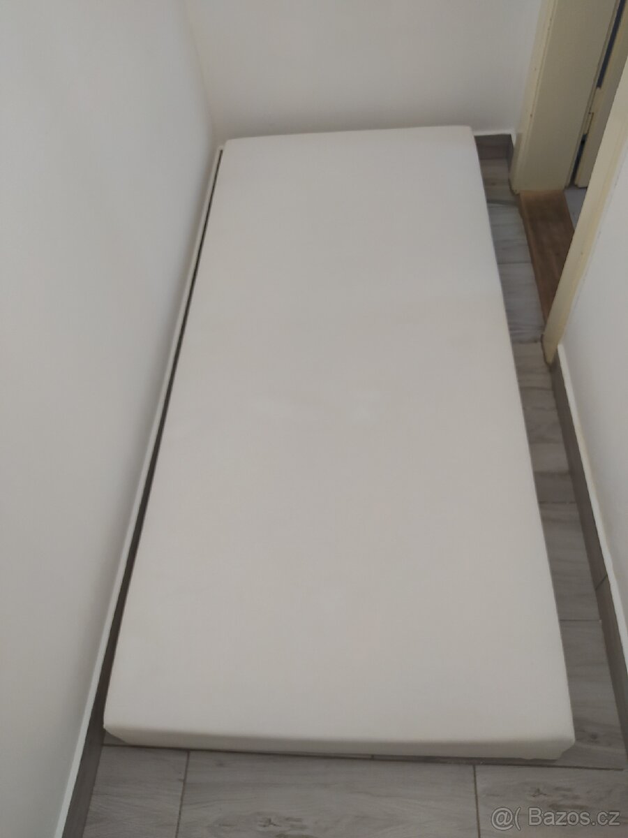 Matrace na dřevěném rámu 200
x 90