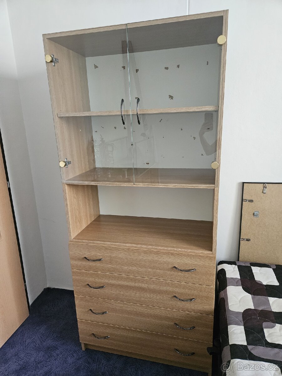 Skříň