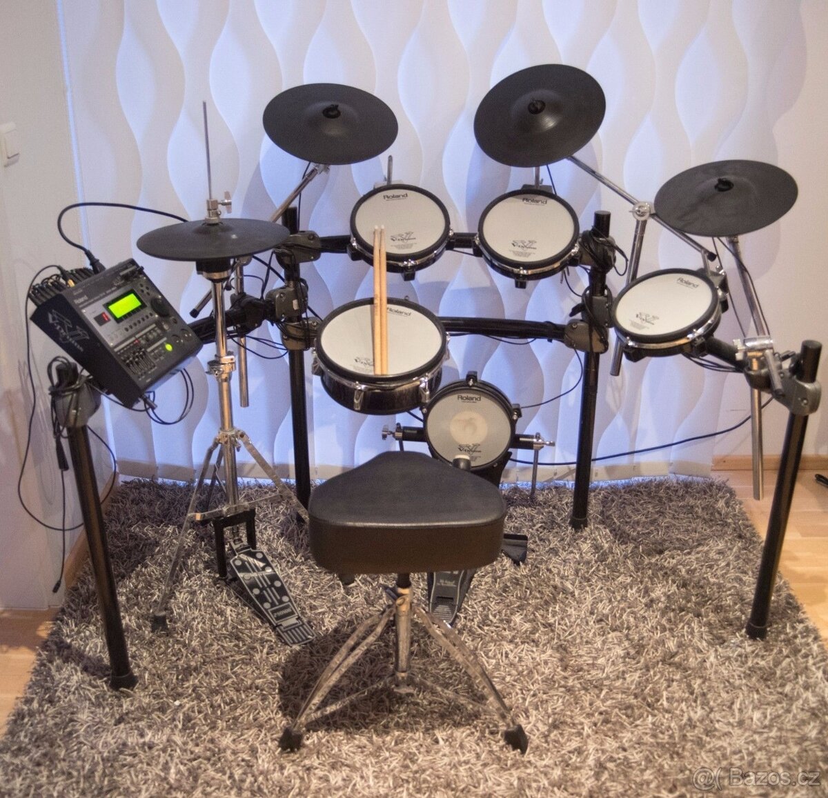 Elektronické bicí Roland TD 12 s křeslem