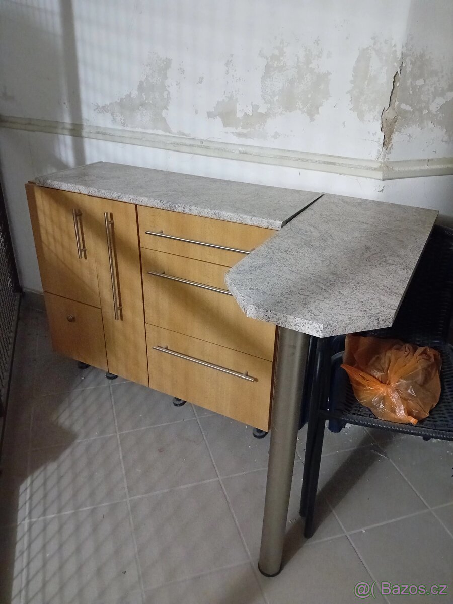 Kuchyňský díl s pultem