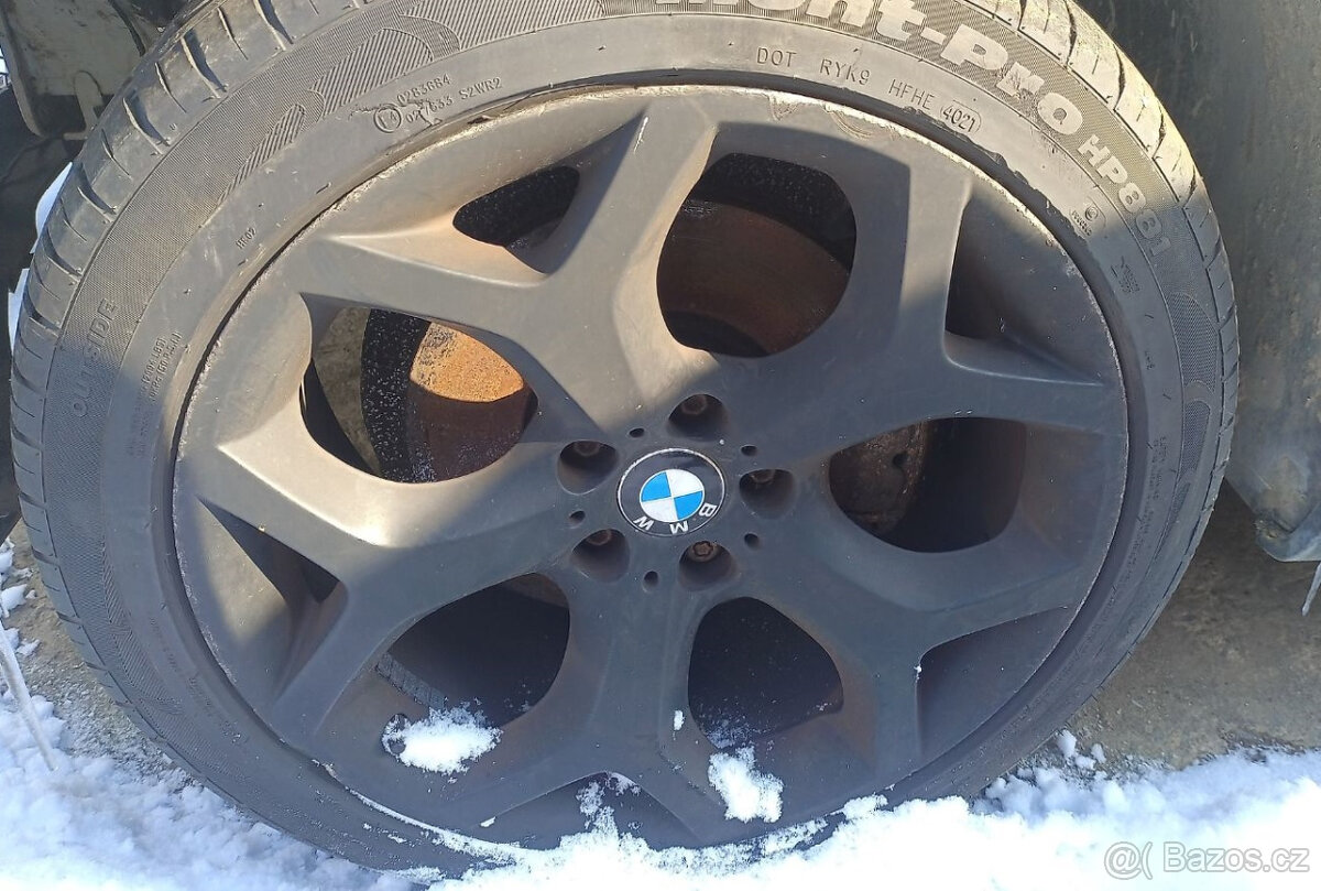 Dvourozměrná letní sada kol na BMW E71 a E70