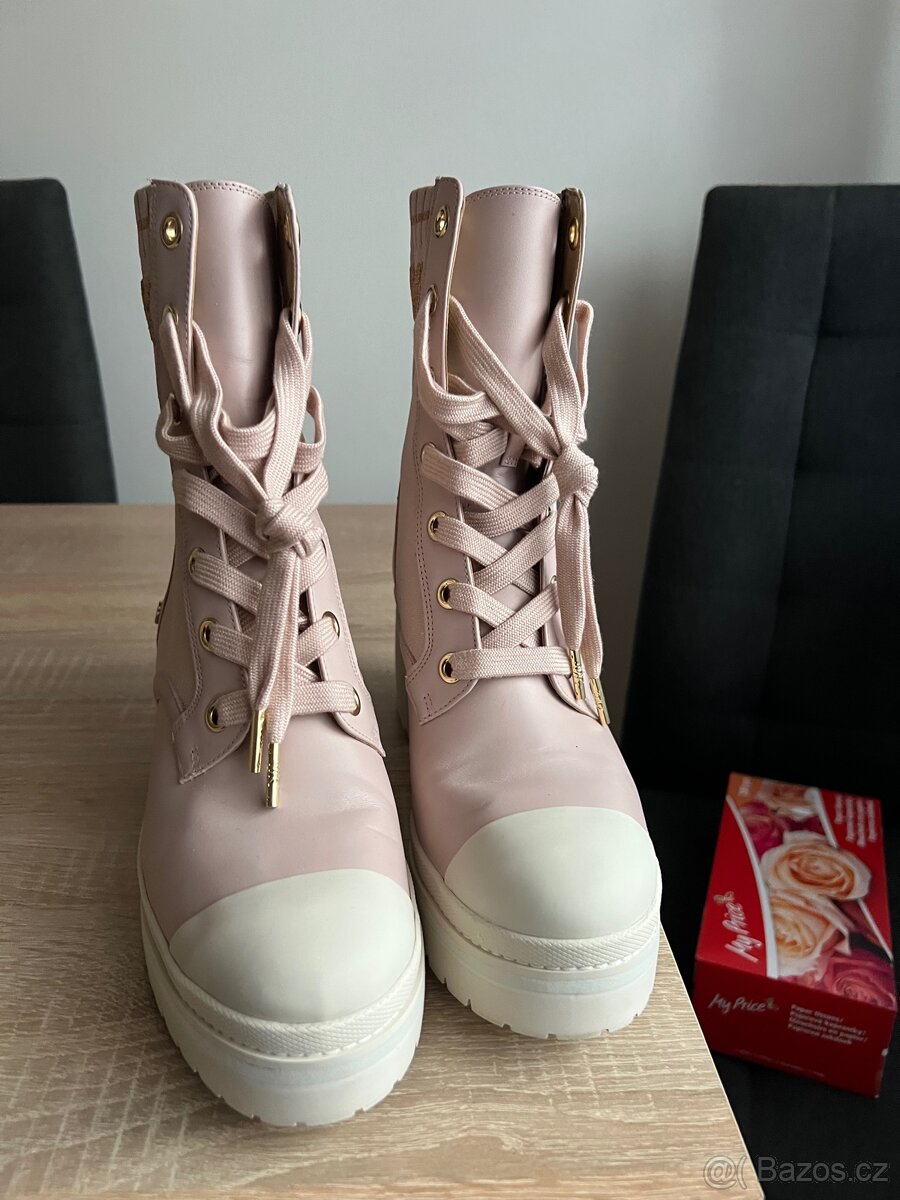 Michael Kors kotníkové boty (40)