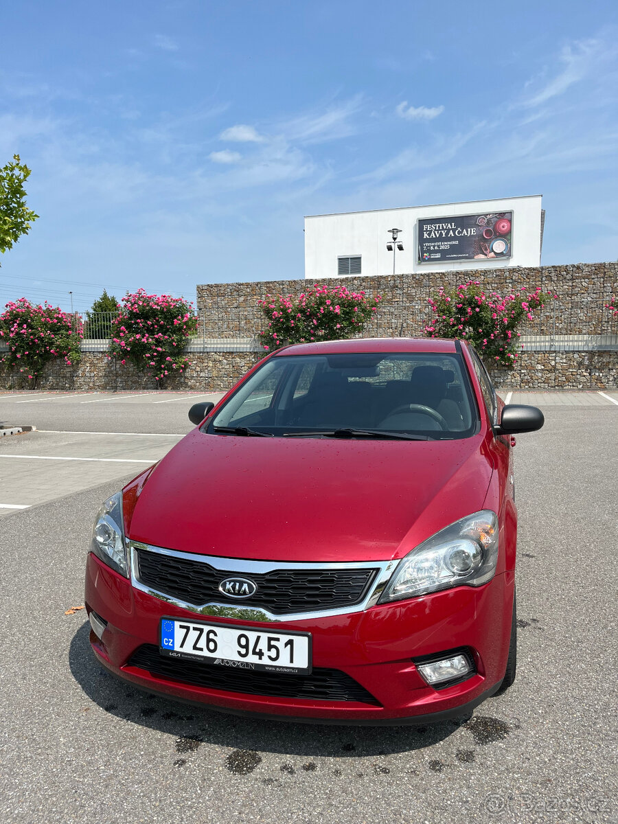 KIA CEED 1,4 CVVT COOL PLUS 73kw - červená metalíza