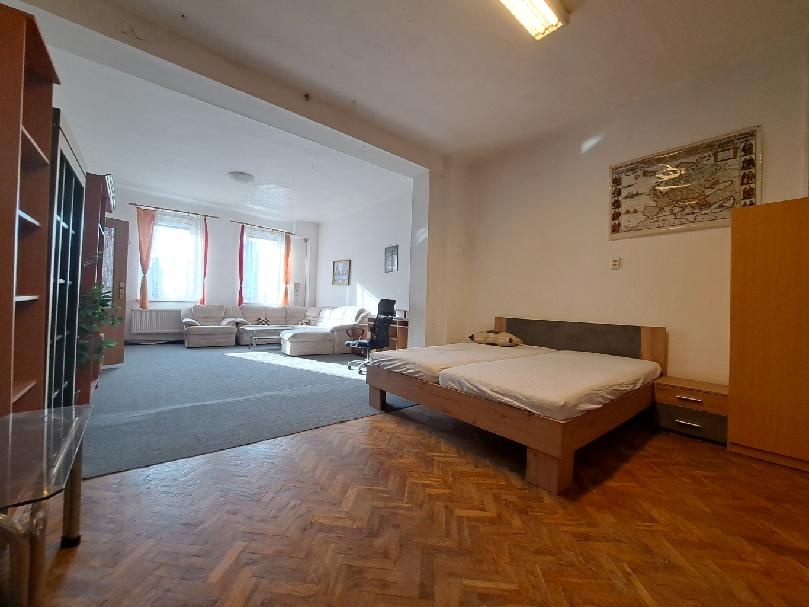Pronájem bytu 1+1 o 78m2, Stará Osada, plně zařízený, k bytu