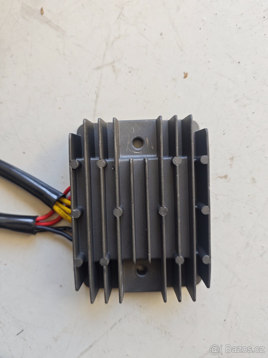 Regulátor napětí 12V - 3 fáze