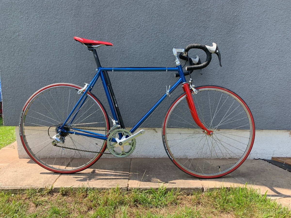 Silniční kolo Favorit – retro stavba
